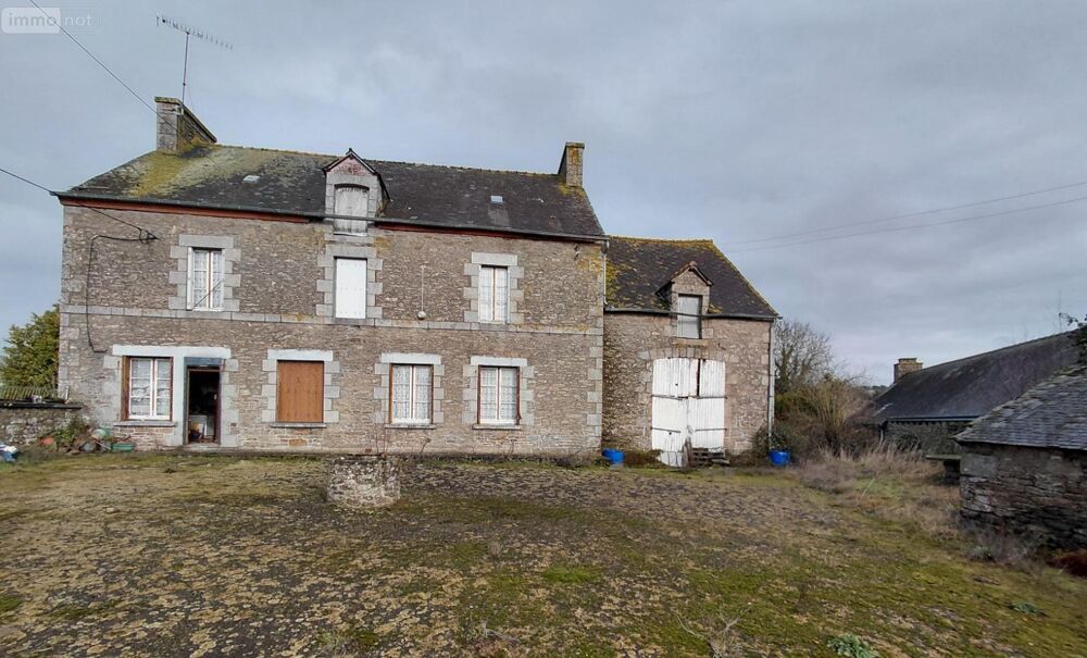 Une maison individuelle en pierre couverte sous ardoises....