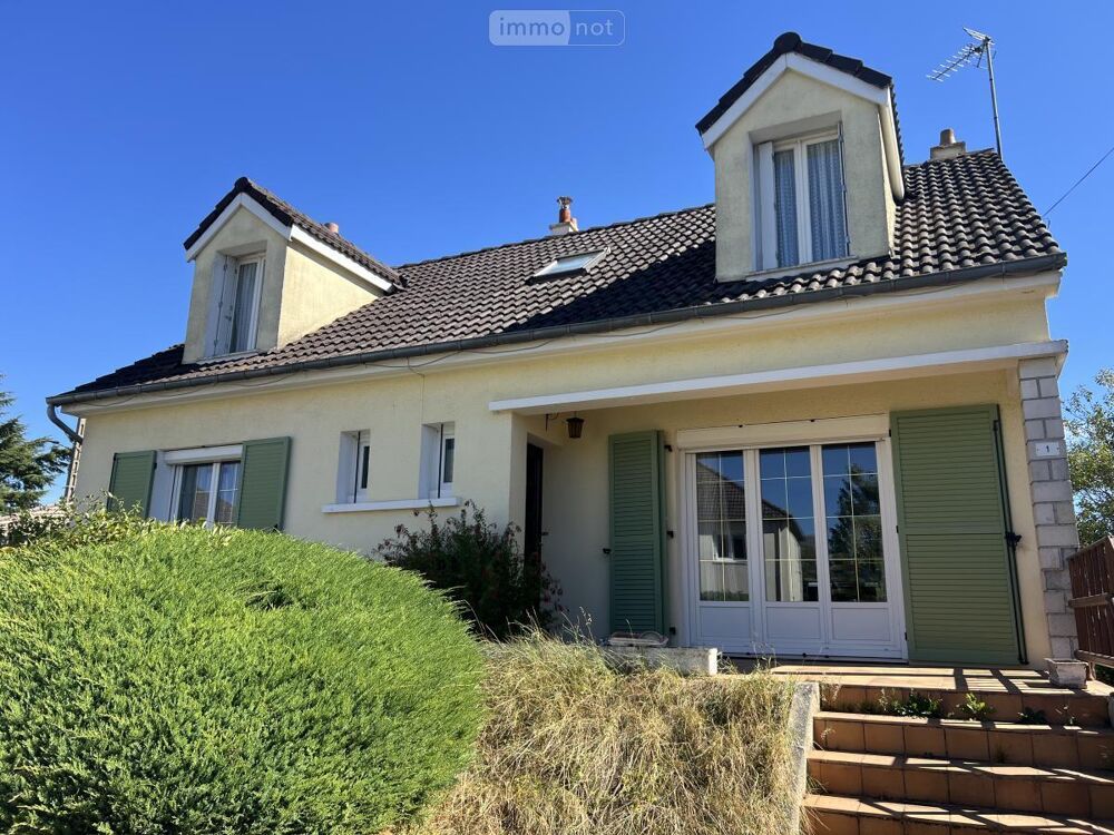 Située au coeur d''Ouzouer le Marché, cette maison profi....