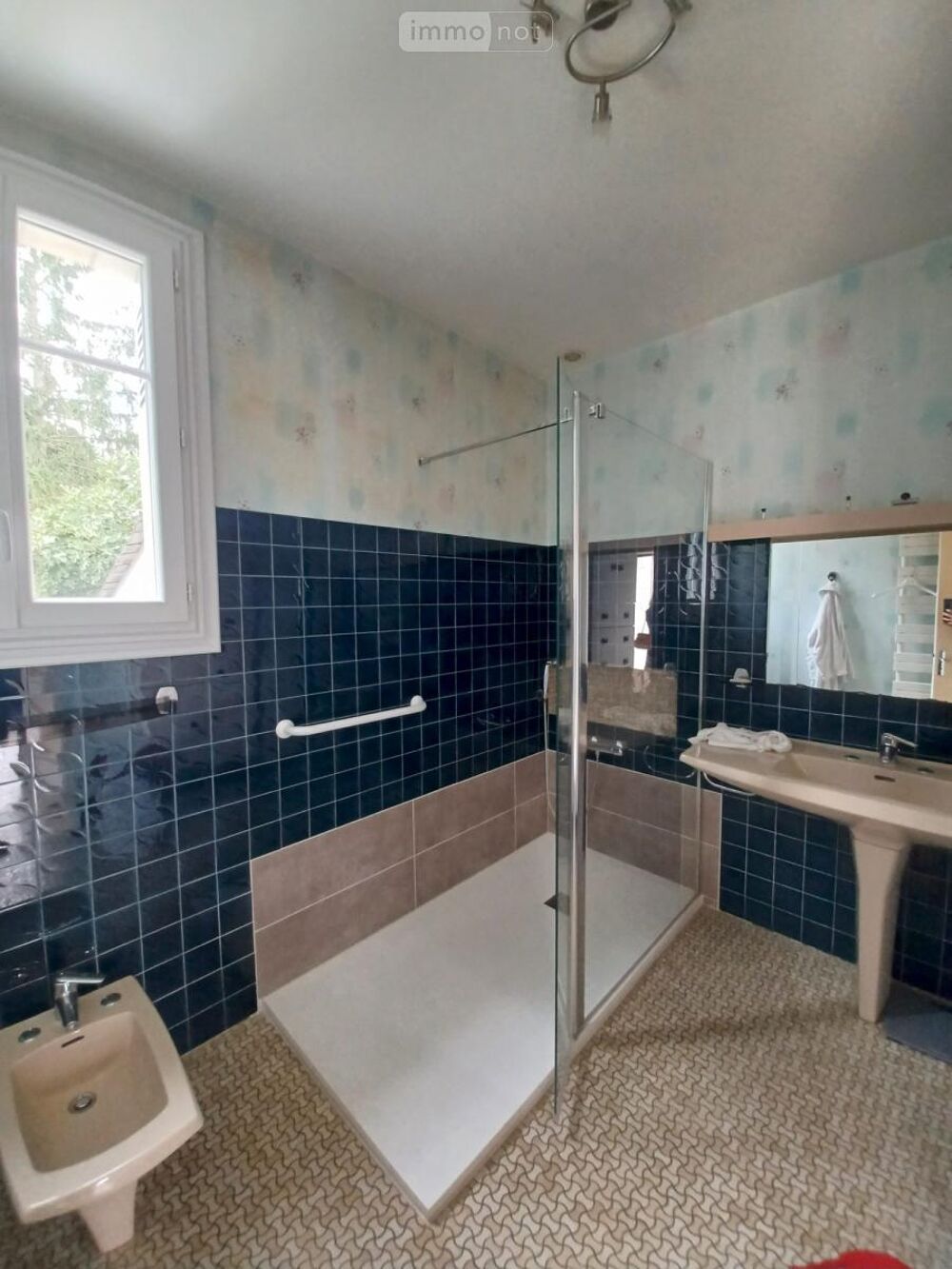 Beaucoup de charme et de potentiel pour cette maison de ....