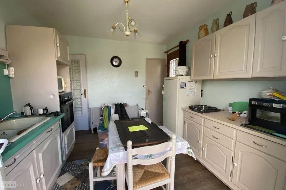 Pavillon sur sous-sol avec grand terrain de 3 375 m² :<b....
