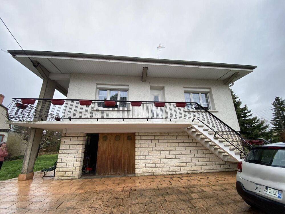 Un pavillon sur sous-sol en bon état, composé d''une ent....