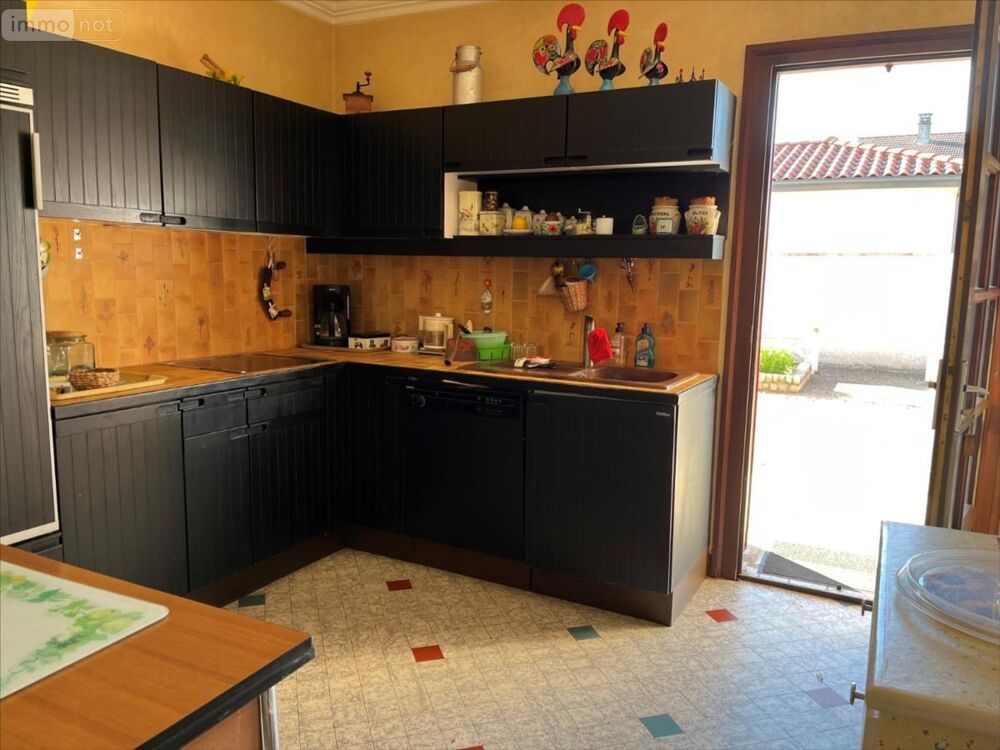 BEYNOST spacieuse maison édifiée sur une parcelle de 790....