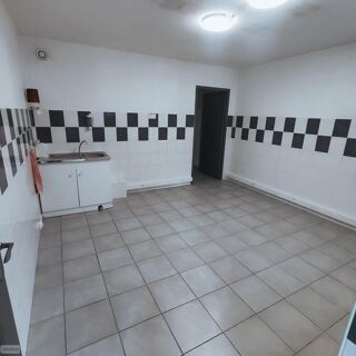  Entreprises Commerces / Vente Commerces - 150 m² Gap (05000)