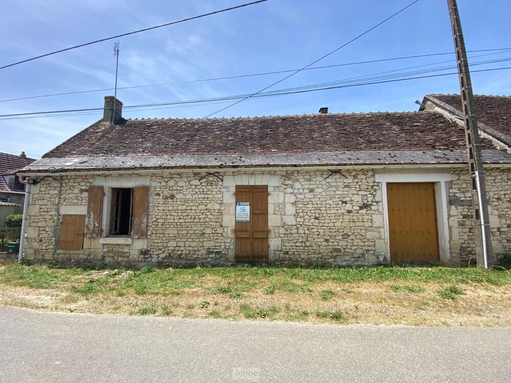 Une longère ancienne, mitoyenne, à rénover composée d''u....