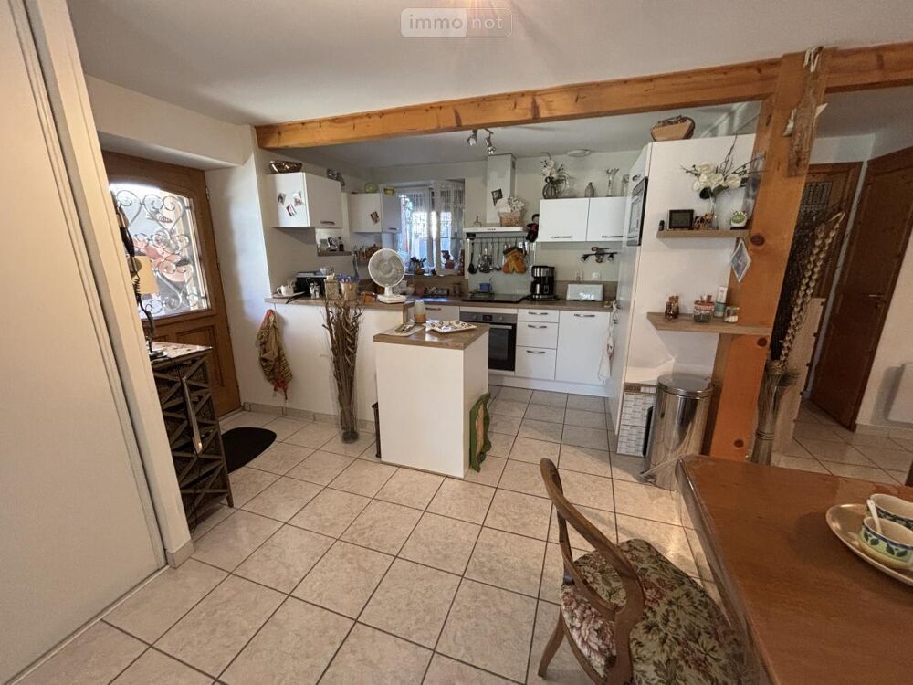 À Vendre - Maison rénovée située sur la commune de CHAZ....