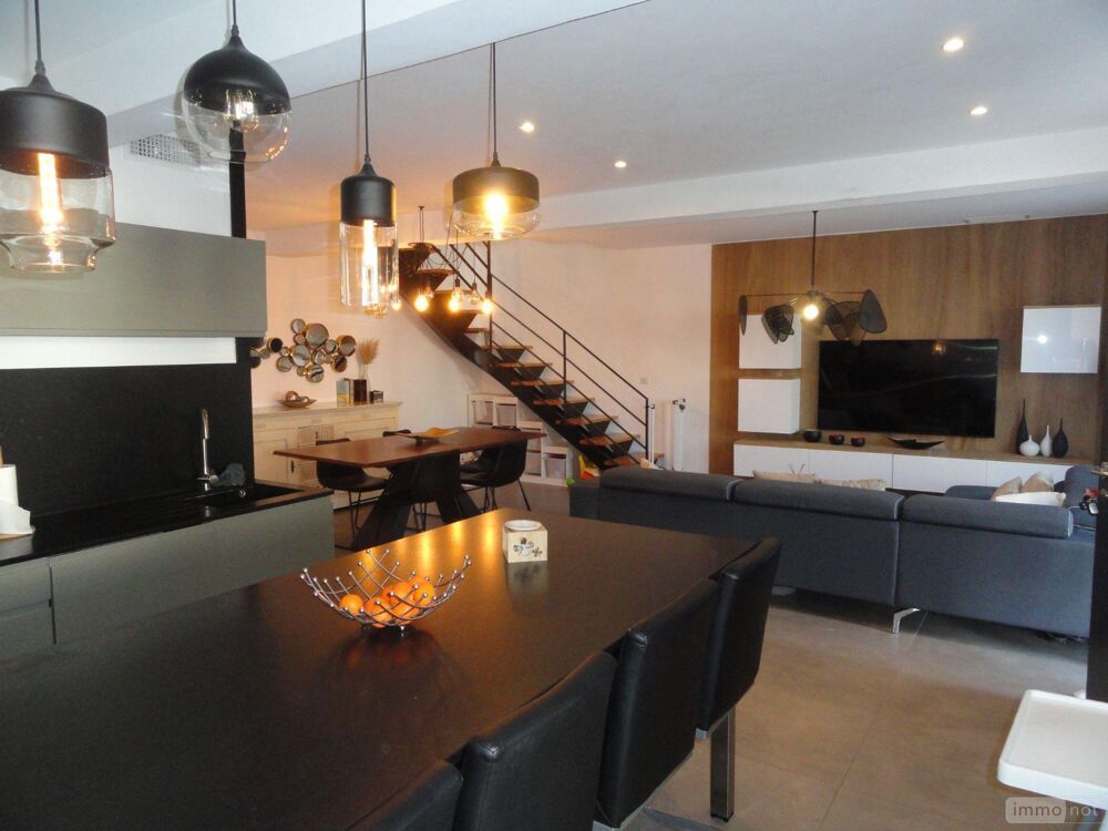 Sur les hauteurs maison entièrement rénové de 140m² habi....