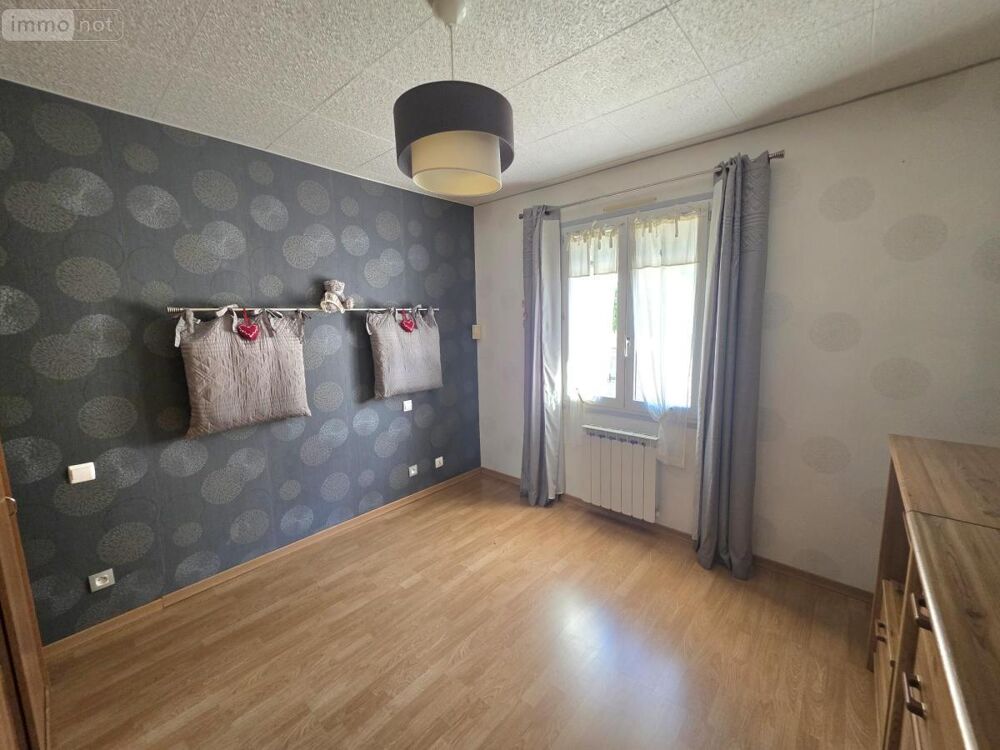 Maison individuelle élevée sur sous-sol complet, dévelop....