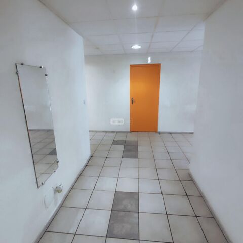   Entreprises Commerces / Vente Commerces - 150 m² 