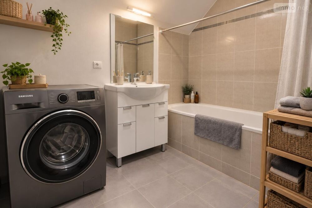 Appartement T3 de 69 m² situé au 2ème et dernier étage d....