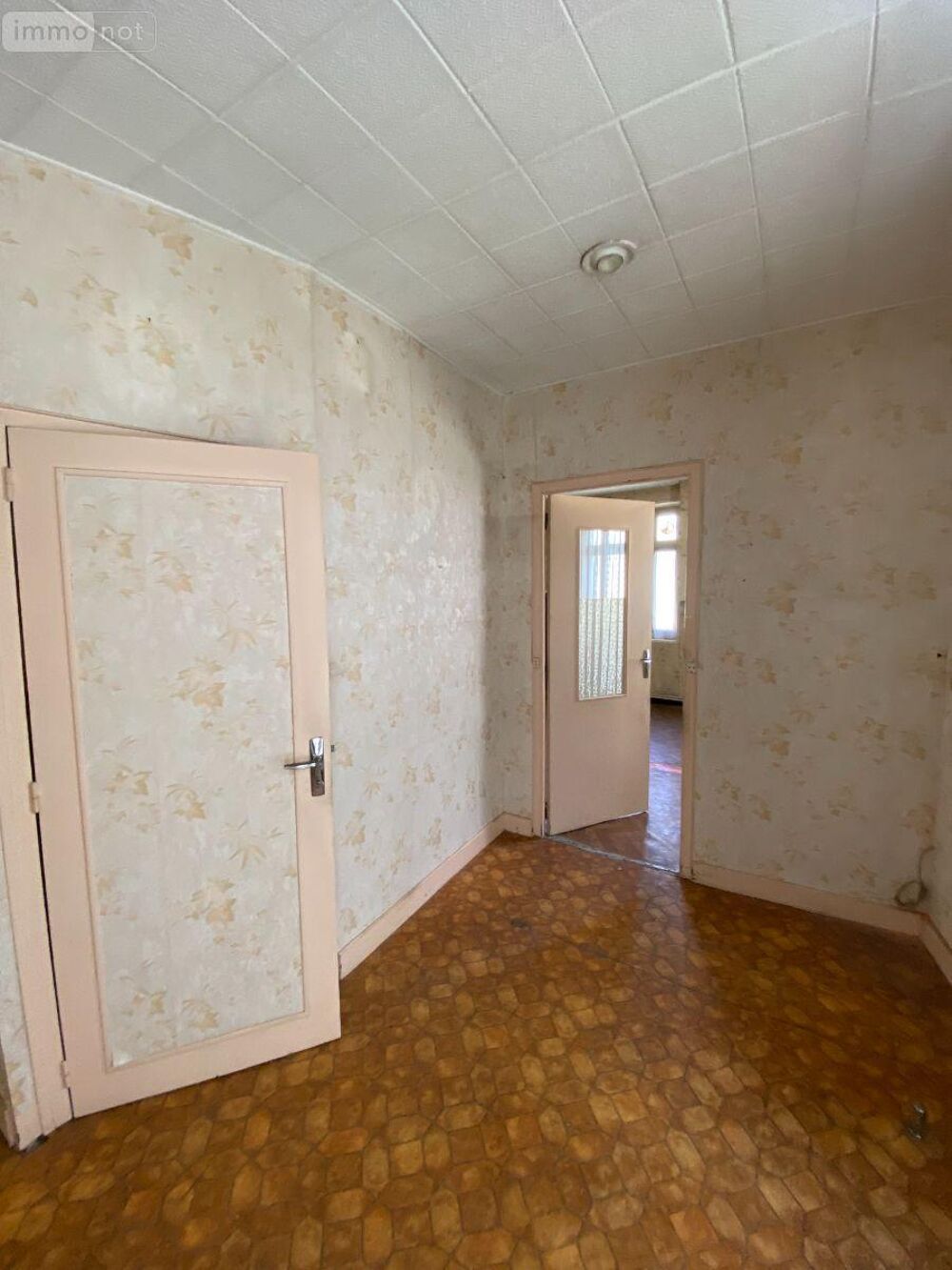 ECUEILLE (36240), dans le centre bourg, une maison à usa....