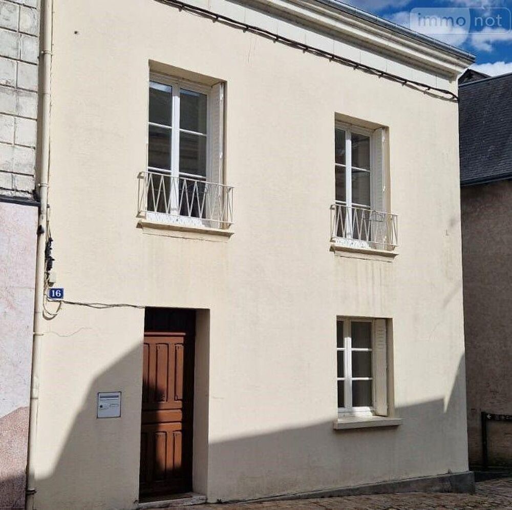 Maison idéalement située en plein coeur du bourg, à prox....