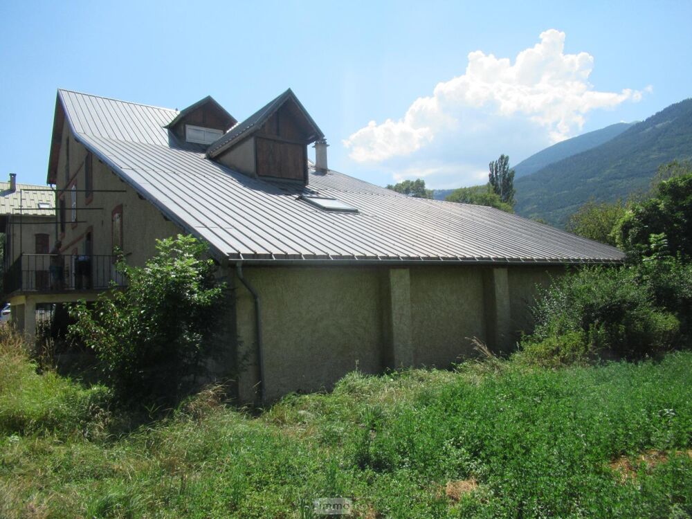 Grande propriété à vendre à Saint-Crépin dans les Hautes....