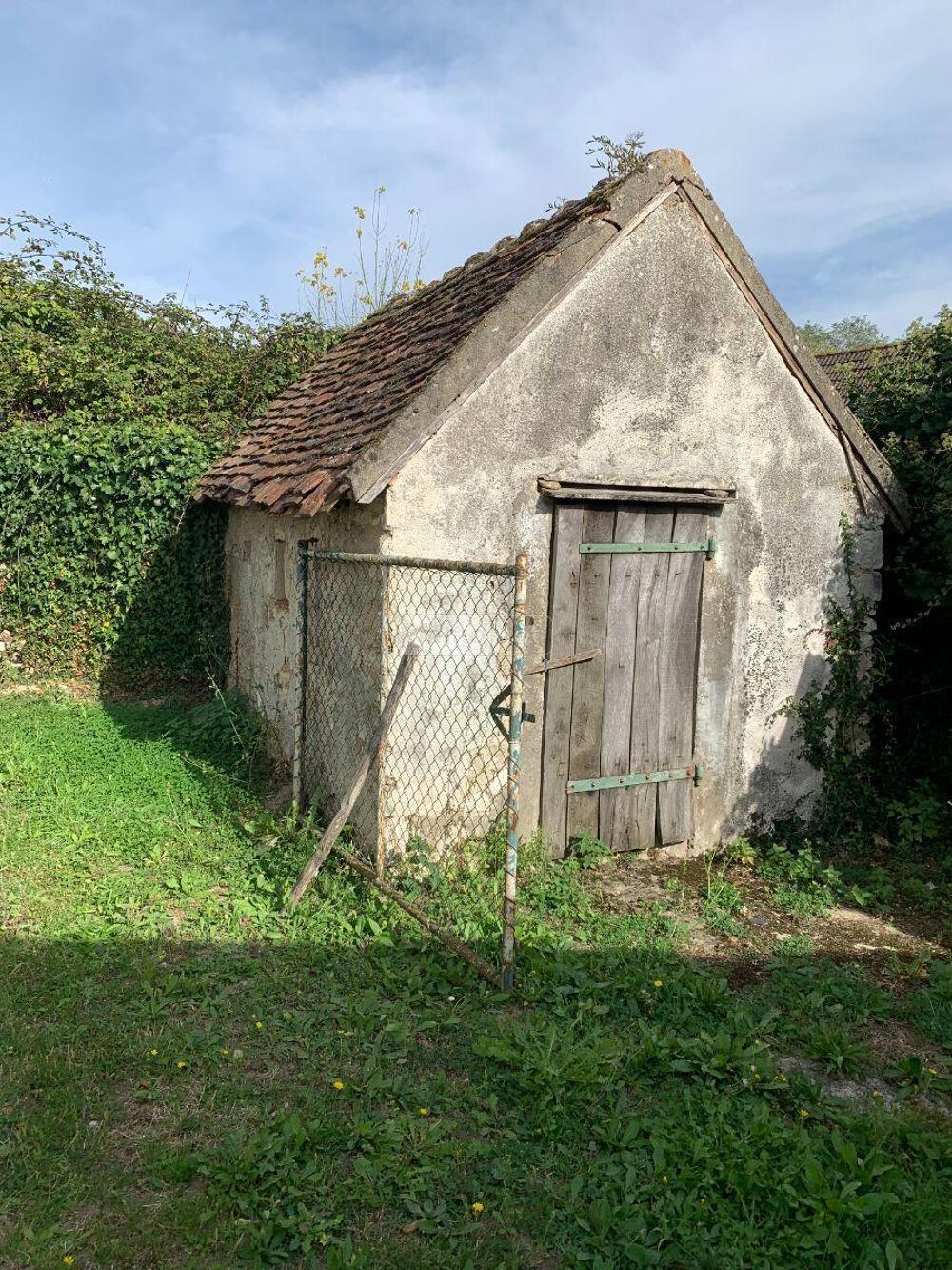 MAISON A VENDRE DANS L''INDRE MAISON A VENDRE EN BREN....