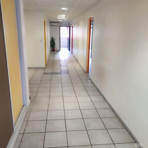   Entreprises Commerces / Vente Commerces - 150 m² 