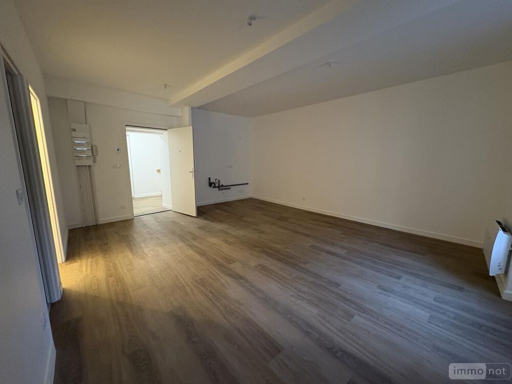 T2 lumineux avec cuisine ouverte  42 m²  1er étage ....