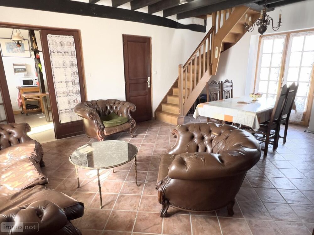 Cette séduisante maison, isolée, a beaucoup de charme an....