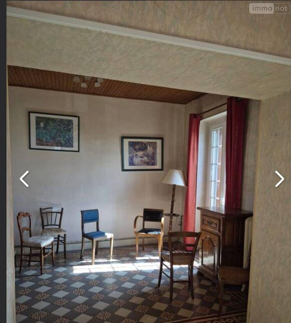 Maison de ville composée d''une entrée, d''un séjour-sal....