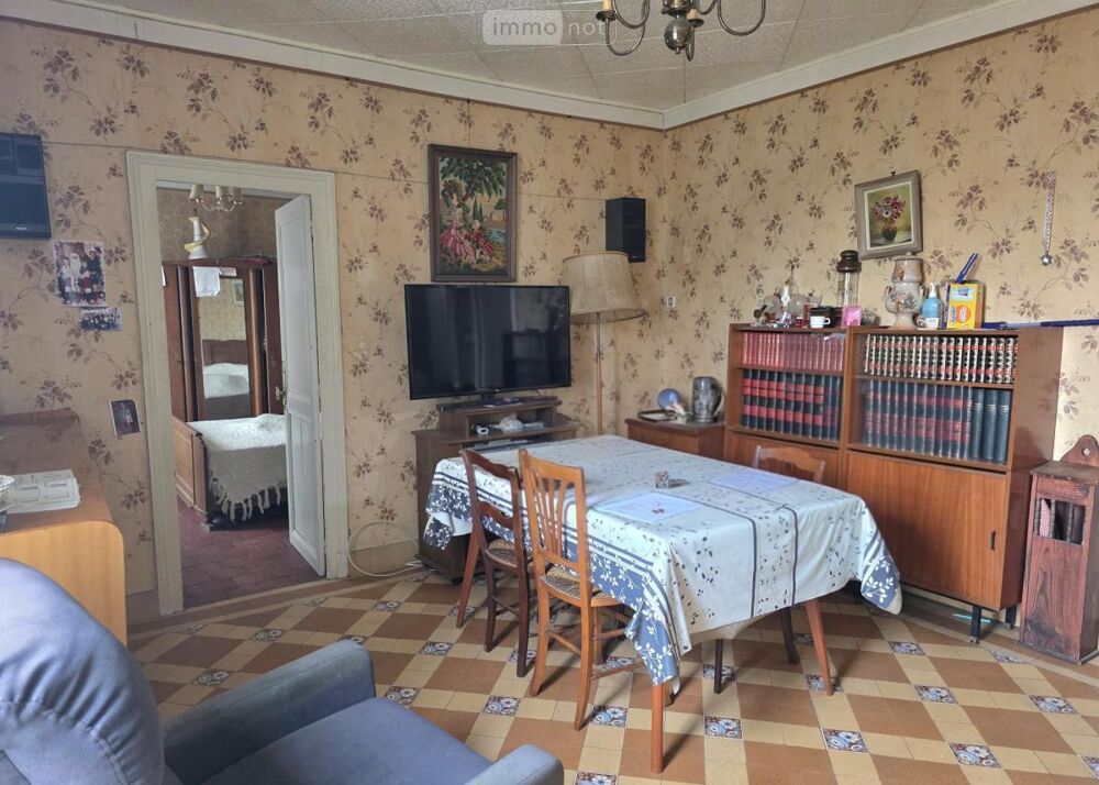 Maison de ville à rénover d''une surface habitable de 81....