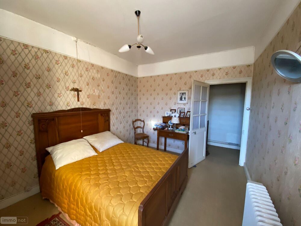 EN CENTRE BOURG DE CHATILLON SUR INDRE N°1//Une m....