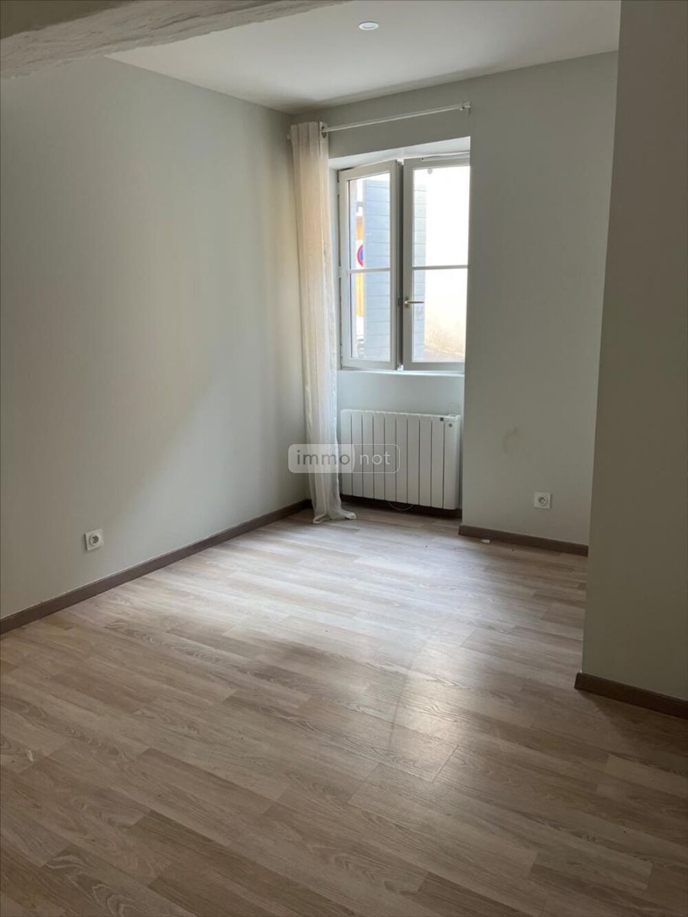 APPARTEMENT situé en rez de chaussée composé d''une cuis....