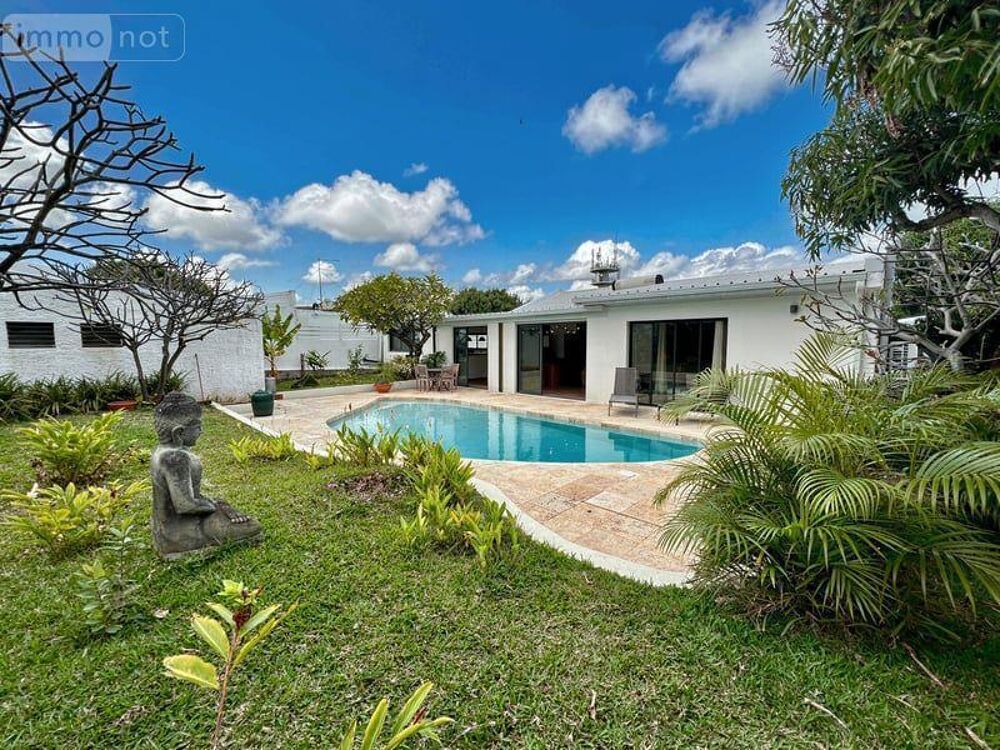 vente Maison - 6 pièce(s) - 177 m² Saint-Pierre (97410)