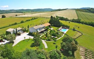  Villa  vendre 15 + pices 900 m