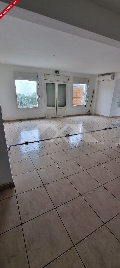Local commercial 1700 97424 Le piton saint leu