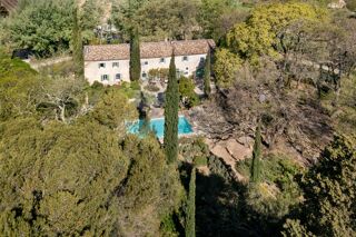  Villa  vendre 9 pices 450 m