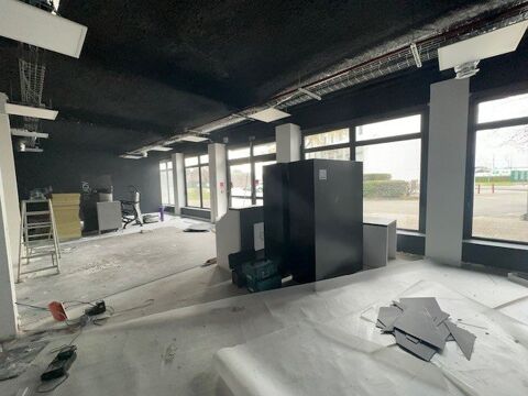 Local commercial 8032 31670 Labege
