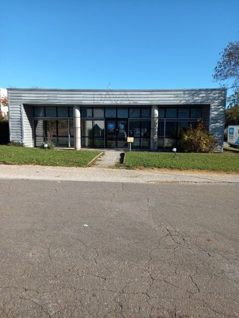   A LOUER / BATIMENT D'ACTIVITE ET BUREAUX 