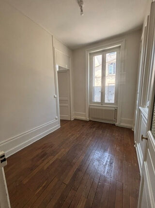  Appartement à louer 3 pièces 73 m²