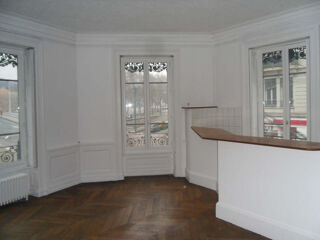  Appartement à louer 3 pièces 86 m²