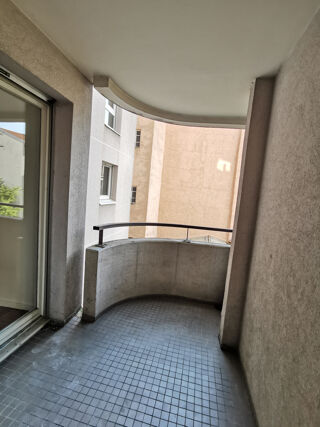  Appartement à louer 3 pièces 80 m²
