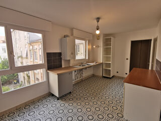  Appartement à louer 3 pièces 80 m²