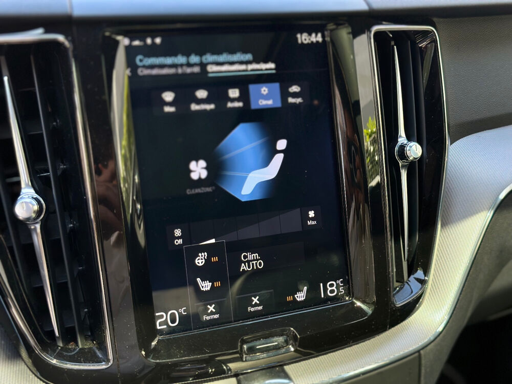 XC60 T8 Twin Engine 303 ch + 87 ch Geartronic 8 R-Design 2018 occasion 75017 Paris