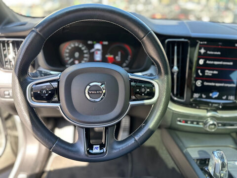 XC60 T8 Twin Engine 303 ch + 87 ch Geartronic 8 R-Design 2018 occasion 75017 Paris
