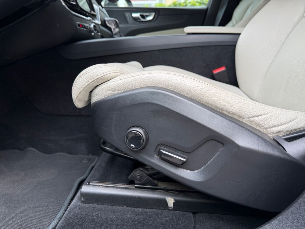 XC60 D4 AWD AdBlue 190 ch Geartronic 8 R-Design 2019 occasion 75017 Paris