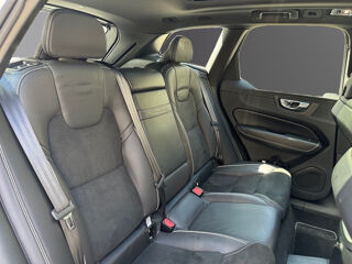 XC60 T8 Twin Engine 303 ch + 87 ch Geartronic 8 R-Design 2018 occasion 75017 Paris
