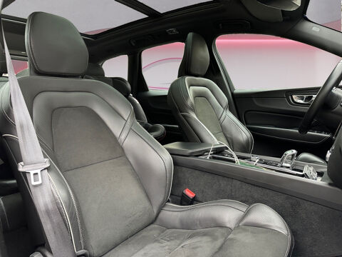 XC60 T8 Twin Engine 303 ch + 87 ch Geartronic 8 R-Design 2018 occasion 75017 Paris
