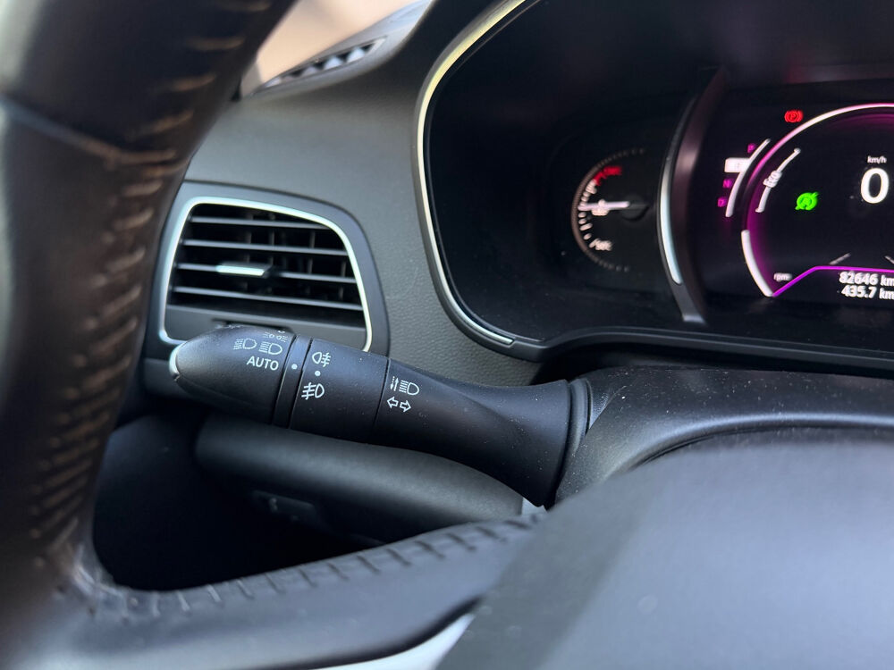 Megane IV M&eacute;gane IV Berline Blue dCi 115 EDC Business 2019 occasion 75017 Paris