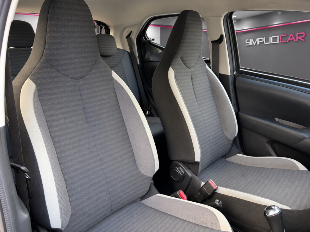 Aygo 1.0 VVT-i x-shift x-play 2019 occasion 75017 Paris