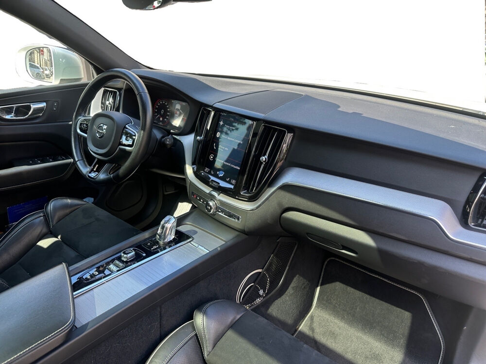 XC60 T8 Twin Engine 303 ch + 87 ch Geartronic 8 R-Design 2018 occasion 75017 Paris