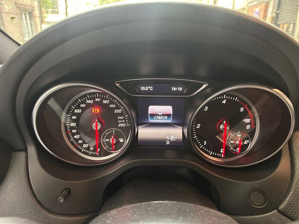 Classe GLA GLA 200 d 7-G DCT Business Edition 2017 occasion 75017 Paris