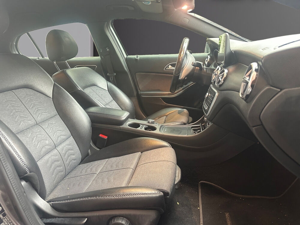 Classe GLA GLA 200 d 7-G DCT Business Edition 2017 occasion 75017 Paris