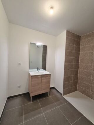  Appartement à louer 3 pièces 63 m²