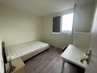  Appartement à louer 4 pièces 75 m²