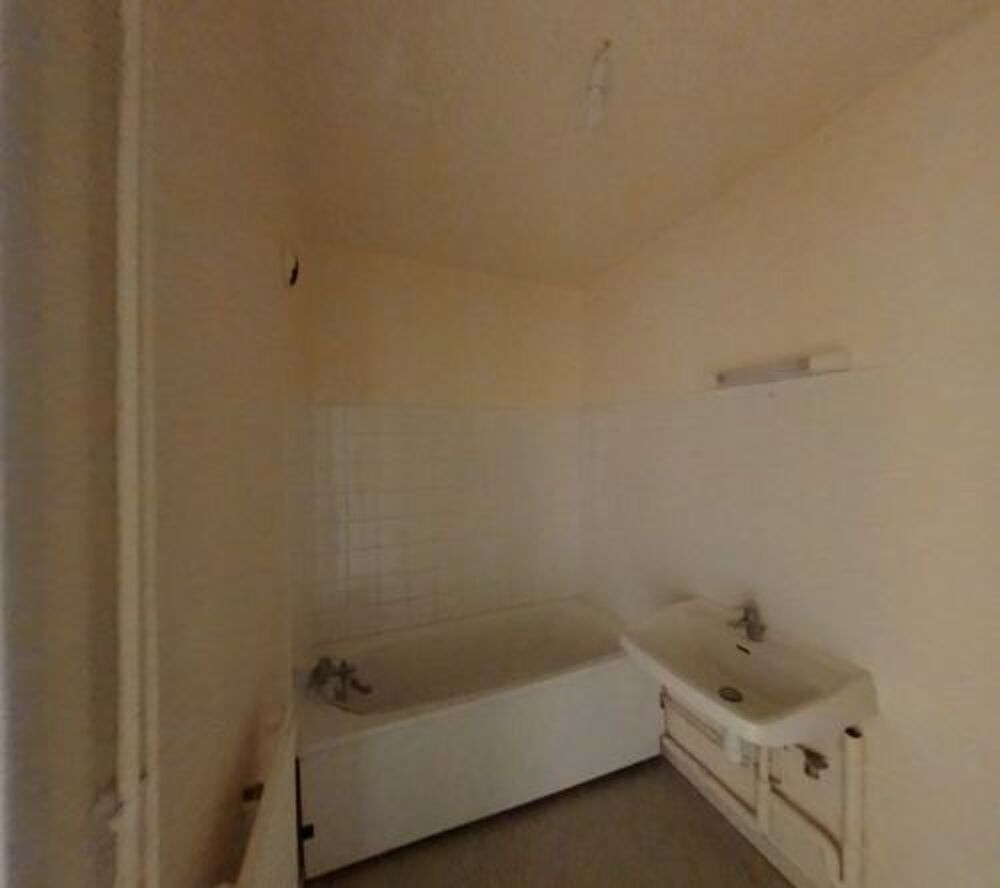 Votre agence France Loire vous propose cet APPARTEMENT à la location sur la commune de Saint-Amand-Montrond.