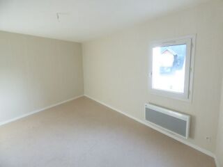  Appartement à louer 4 pièces 79 m²