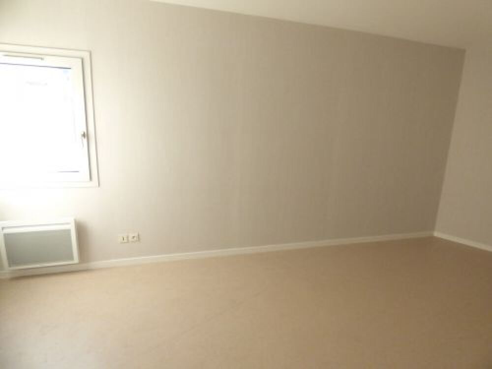 Votre agence France Loire Aubigny S/Nère vous propose cet appartement à la location sur la commune d'Aubigny S/Nère