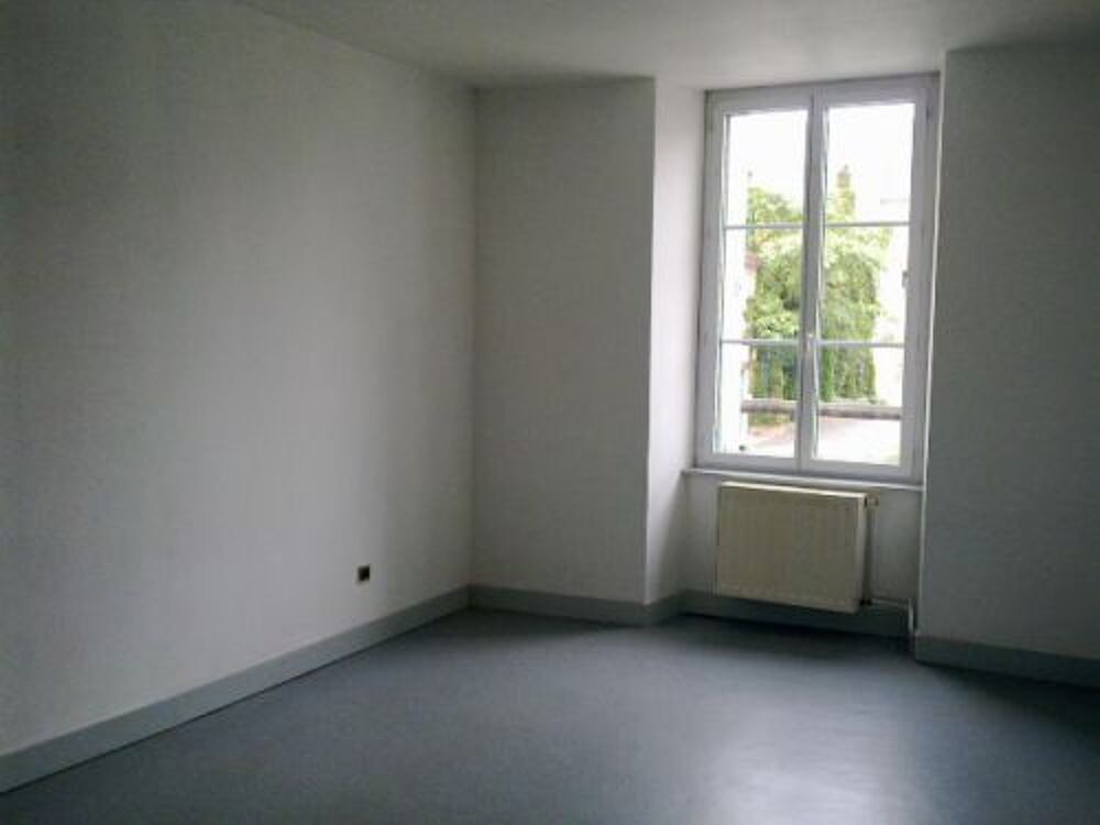 Votre agence France Loire vous propose cet APPARTEMENT sur la commune de CHARENTON-DU-CHER.